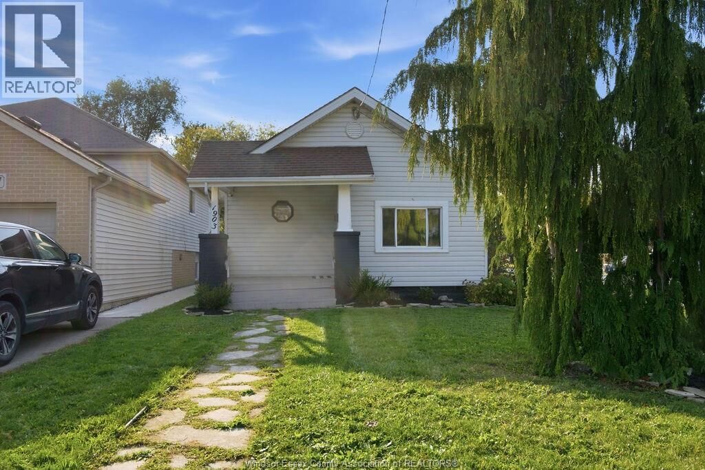 Property Photo:  1903 Buckingham Drive  ON N8T 2A9 