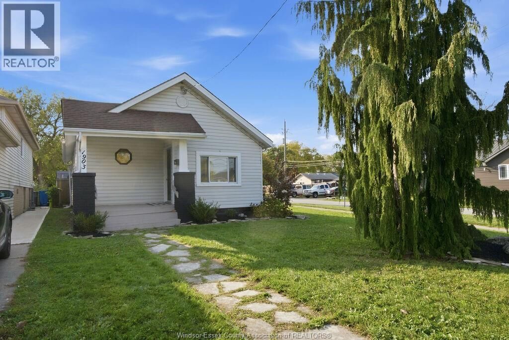 Property Photo:  1903 Buckingham Drive  ON N8T 2A9 