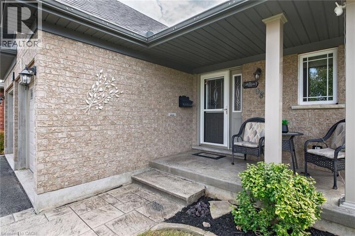 Property Photo:  98 Sanders Crescent  ON N4G 0B4 