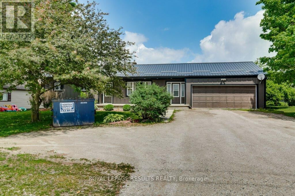 Property Photo:  64 North Street East  ON N4G 1B5 