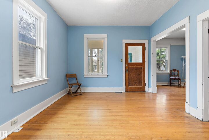 Property Photo:  10817 74 Avenue NW  AB T6E 1G8 