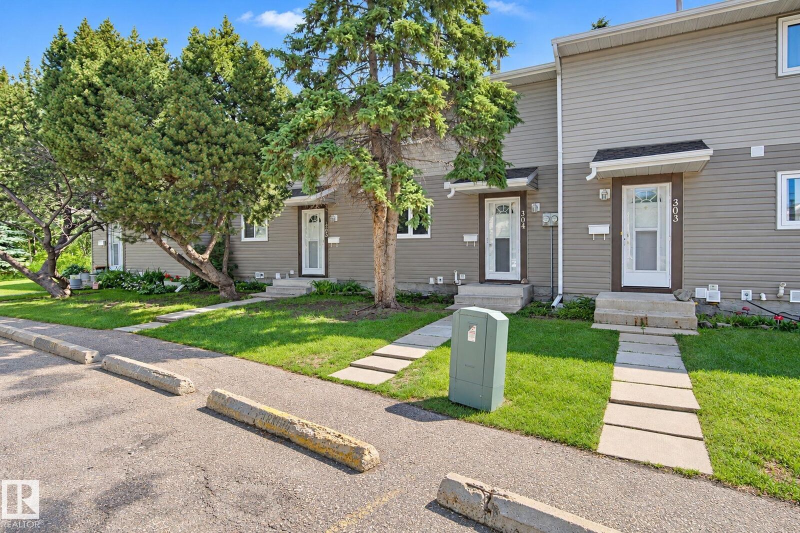 Property Photo:  304 Spruce Glen  AB T7X 2J7 