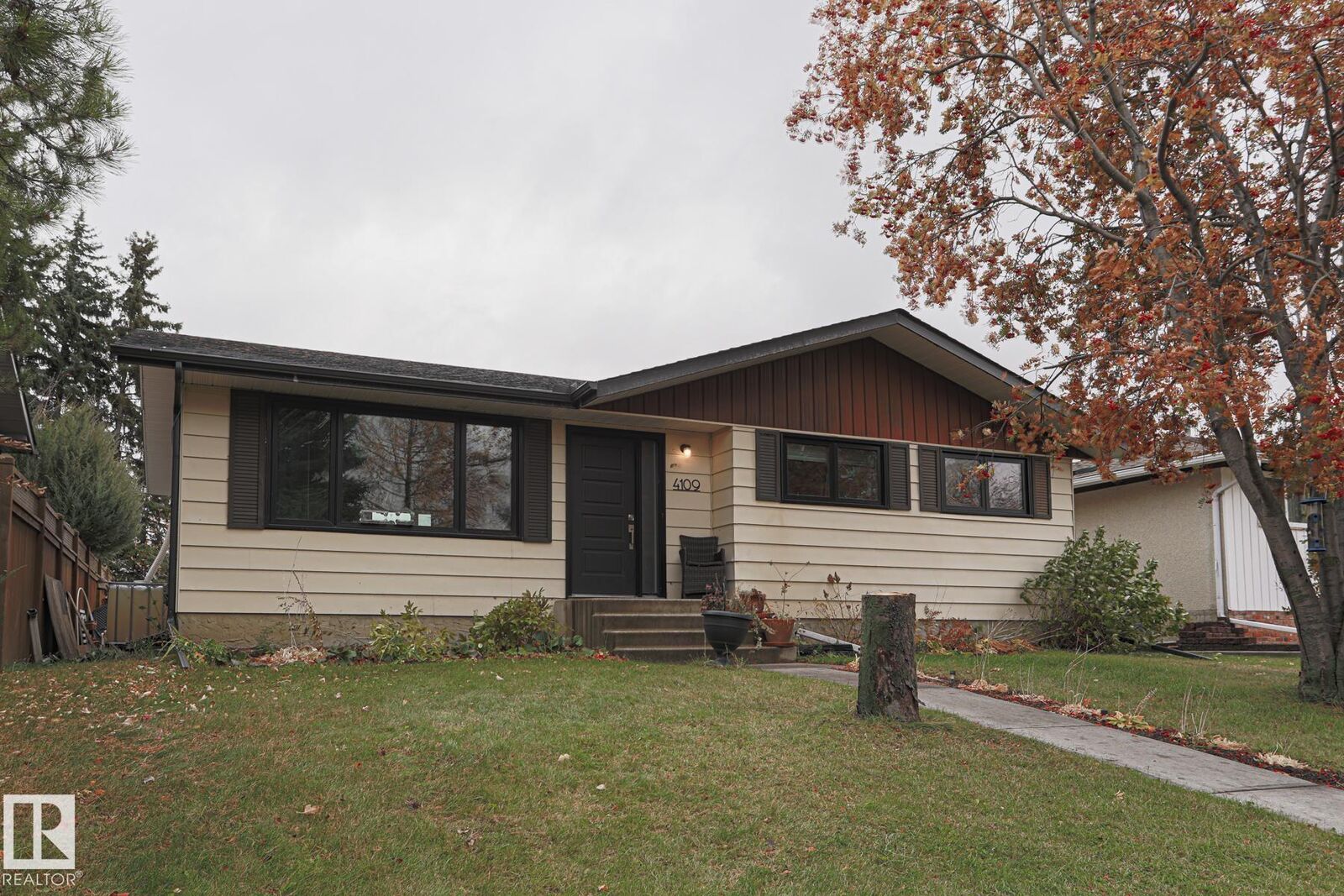 Property Photo:  4109 44 Street  AB T7Z 1J6 