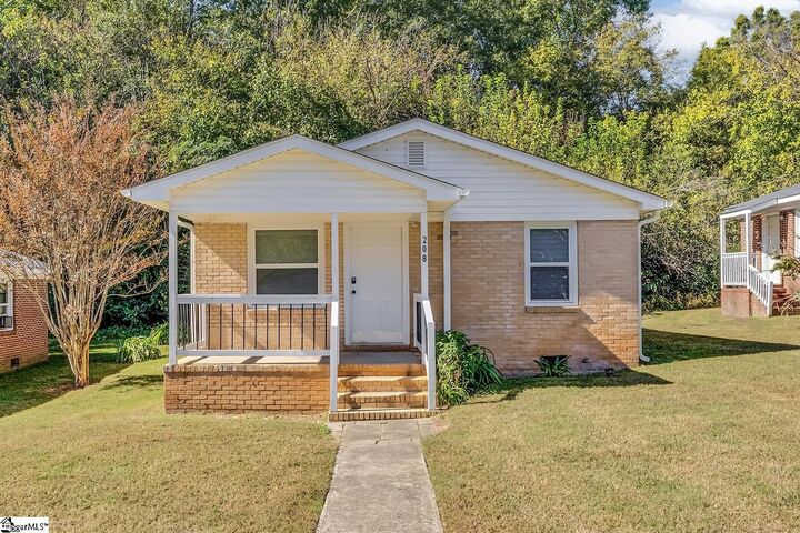 Property Photo: 208 Victor Court SC 29651