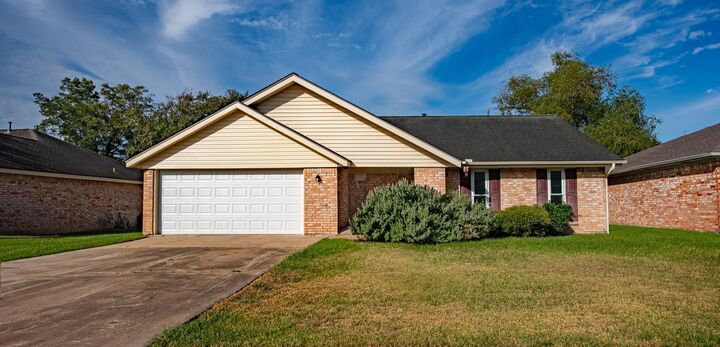 Property Photo:  12 Lazybrook Street  TX 77515 