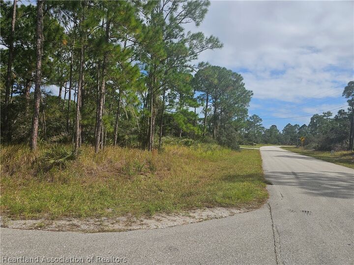 Property Photo: 1147 Wildflower Street FL 33852