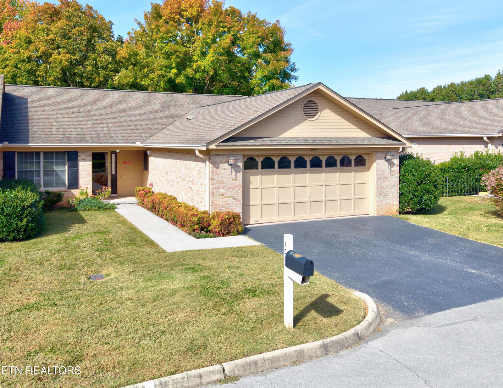 Property Photo:  904 Portsmouth Circle  TN 37803 