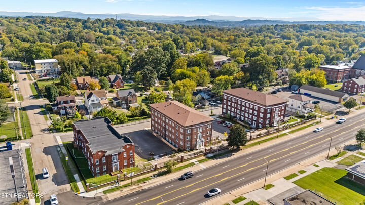 Property Photo: 2724 E Magnolia Ave 203 TN 37914