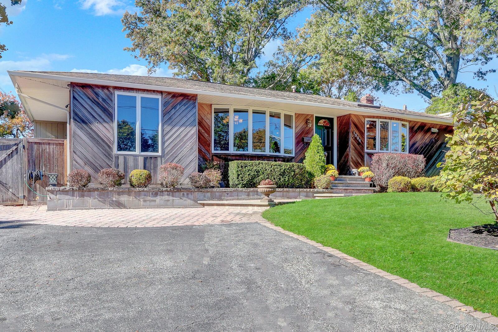 Property Photo:  1534 Agate Street  NY 11706 