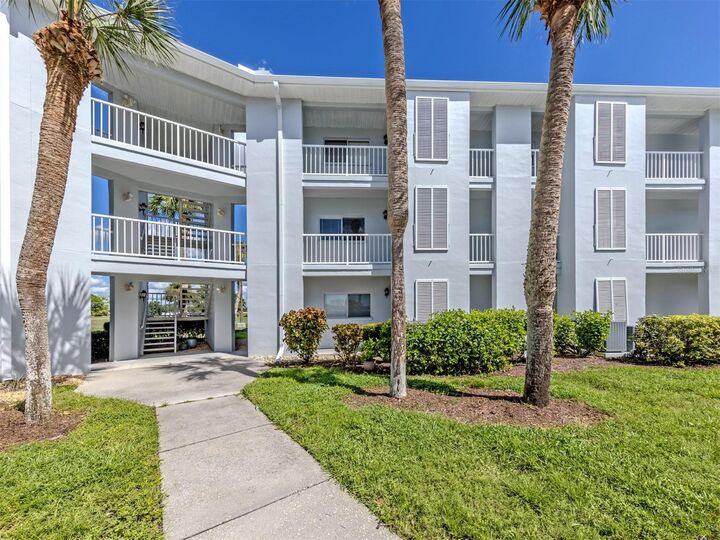 Property Photo: 404 Cerromar Circle N 212 FL 34293
