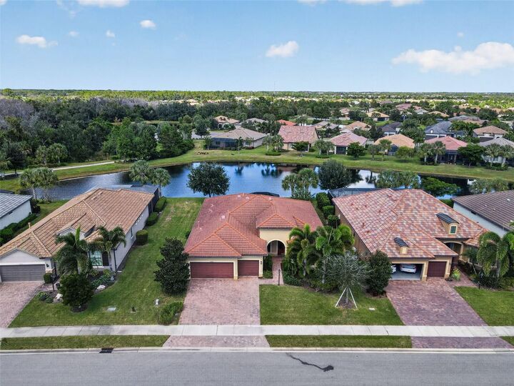 Property Photo:  16927 Winthrop Place  FL 34202 