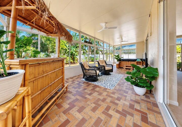 Property Photo:  11214 Longbrooke Drive  FL 33579 