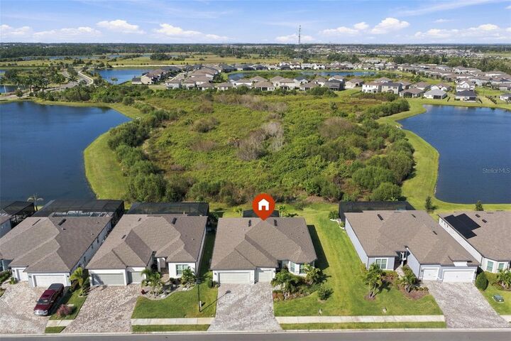 Property Photo: 8836 Coastal Key Way FL 34219