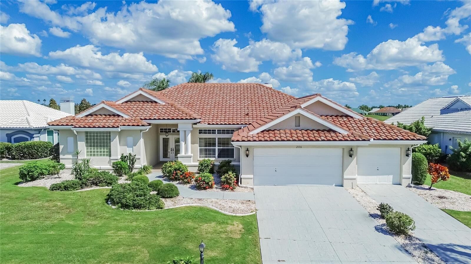 Property Photo: 2116 New Bedford Drive FL 33573