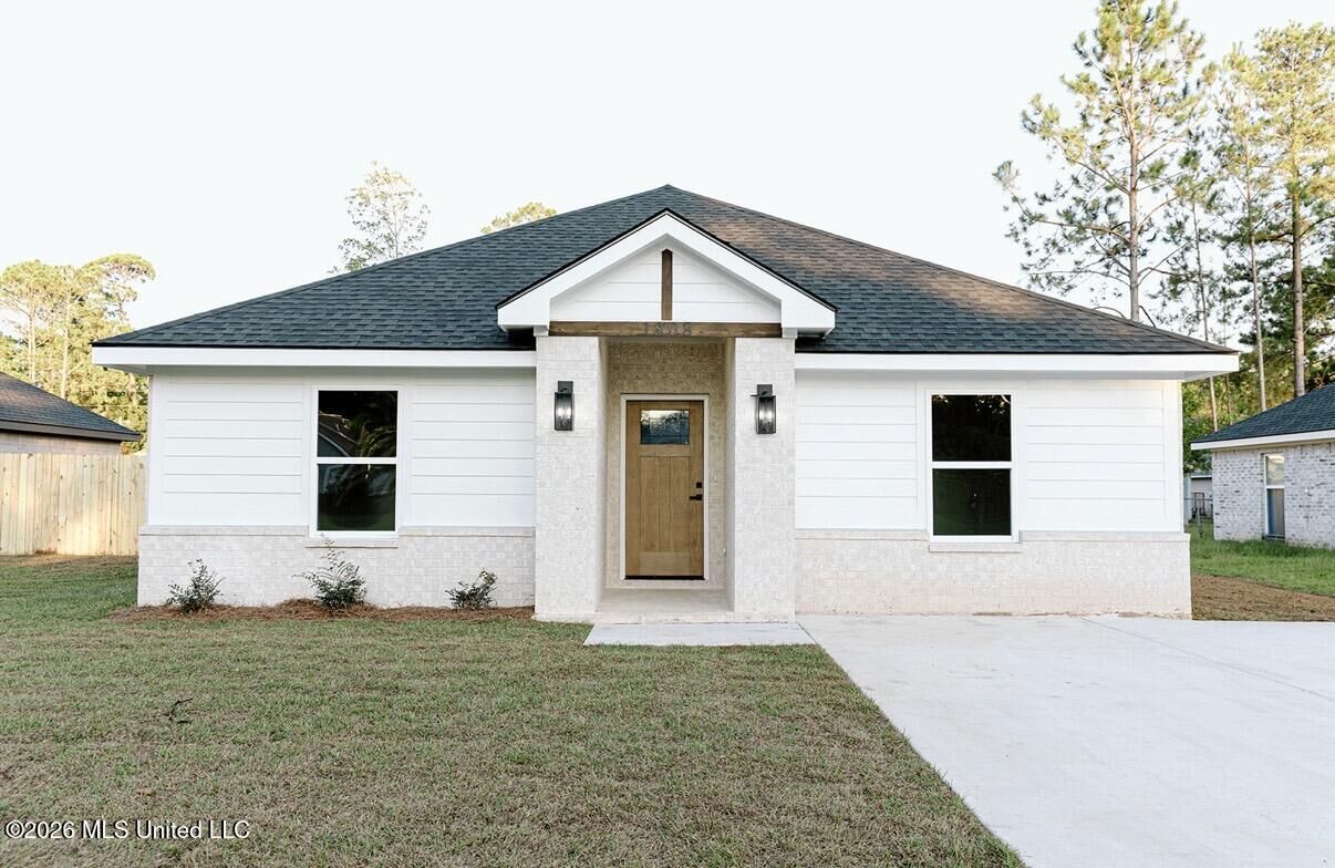 Property Photo:  1808 Barracuda Drive  MS 39553 