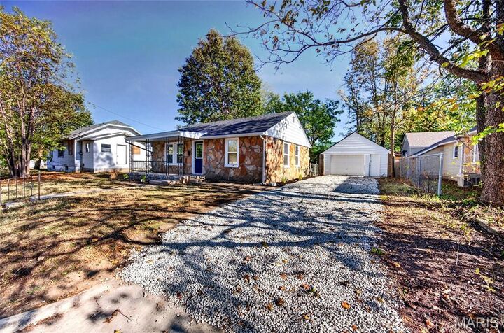 Property Photo: 370 Oak Street MO 65536