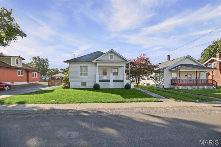 Property Photo:  202 W Prairie Street  IL 62088 