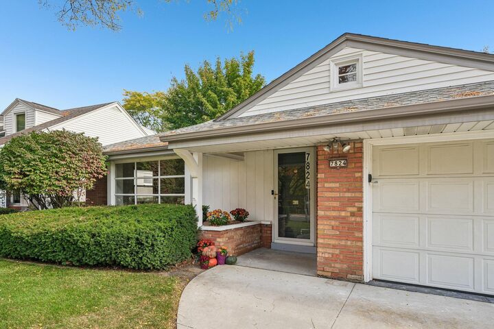 Property Photo:  7824 Saint Anne Ct  WI 53213 