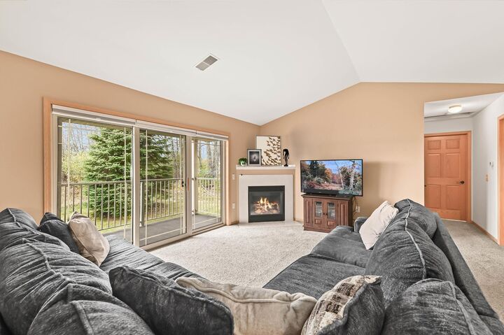 Property Photo:  987 Spring Ct  WI 53095 