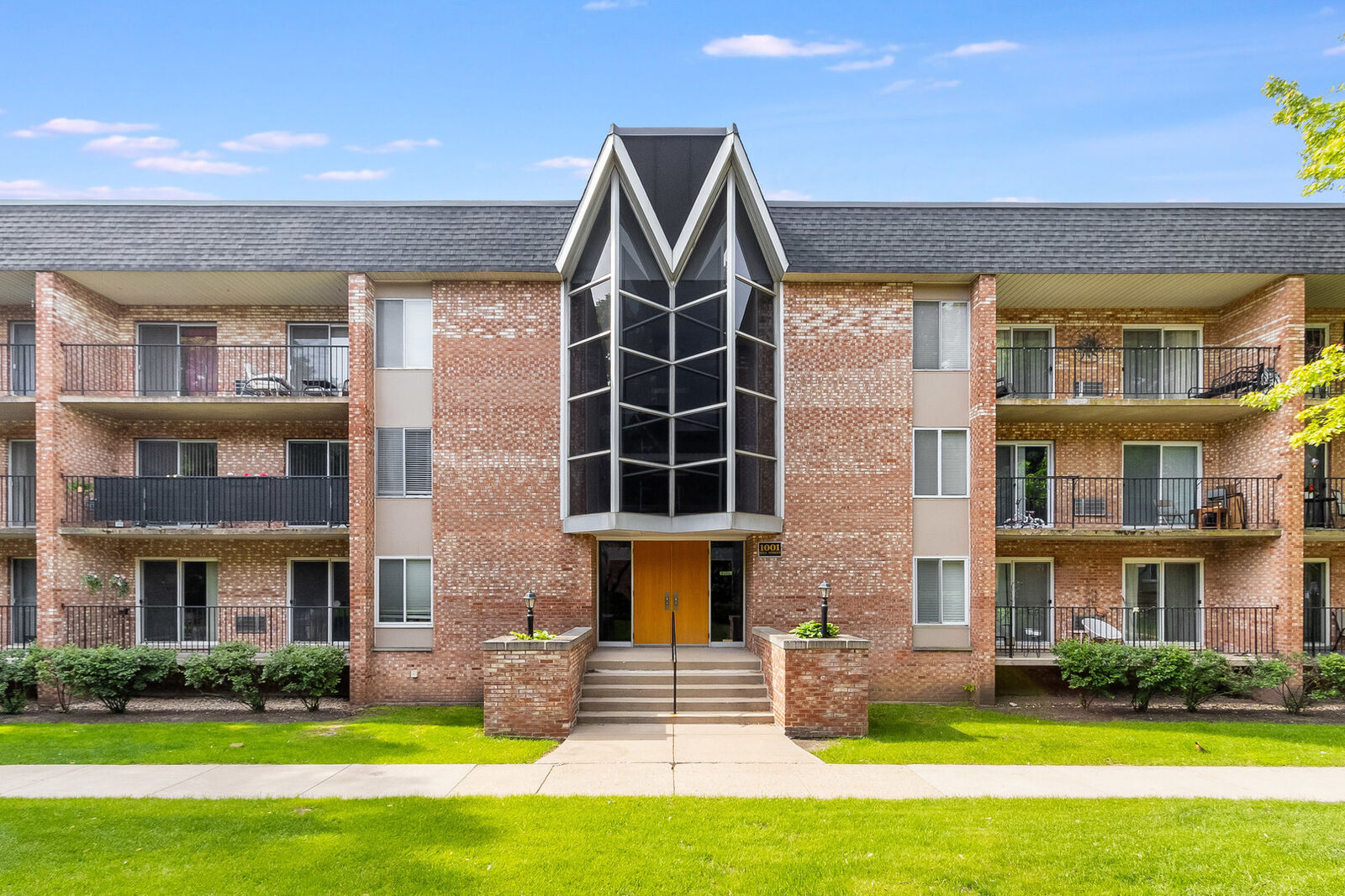 Property Photo: 1001 N Mill Street 308 IL 60563