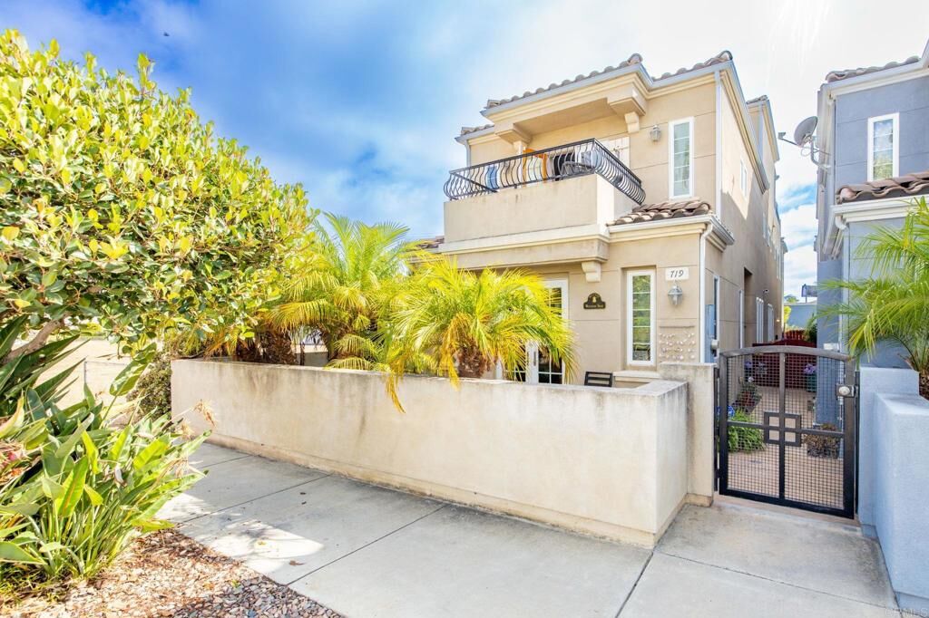 Property Photo:  719 N Freeman Street  CA 92054 