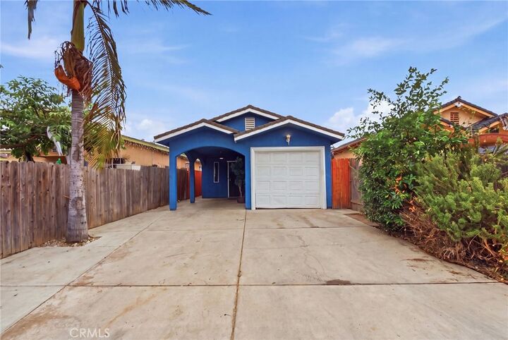 Property Photo: 2407 E 109th CA 90059