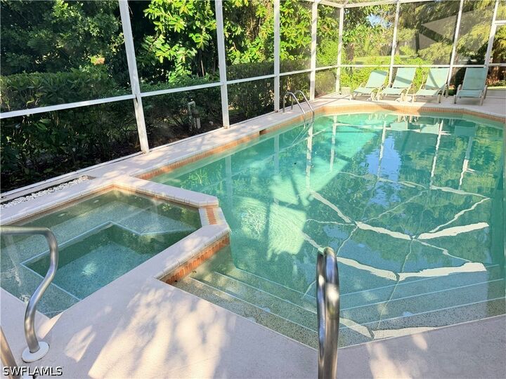 Property Photo: 6650 Harwich Court FL 34104
