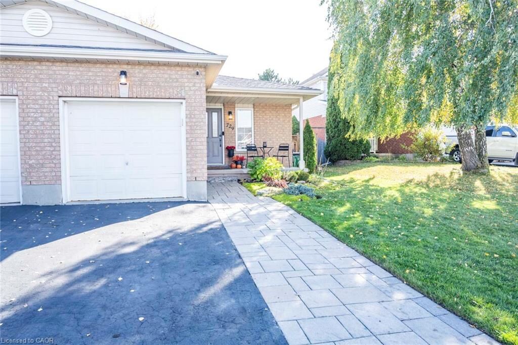 Property Photo:  729 Fairway Court  ON N2A 4B4 