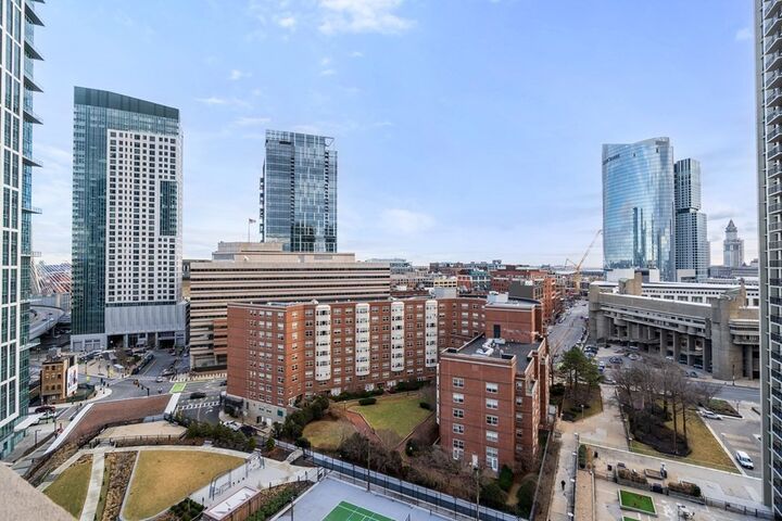 Property Photo: 9 Hawthorne Place 16J MA 02114