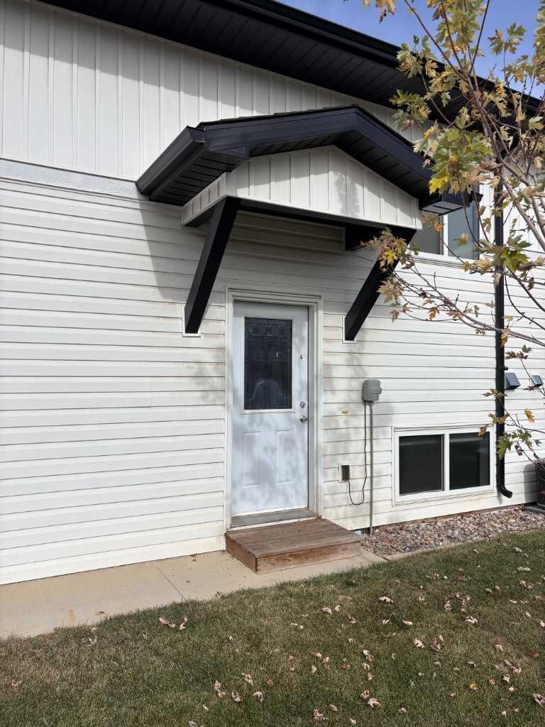 Property Photo: 5202 55 Street G AB T1G 1N1