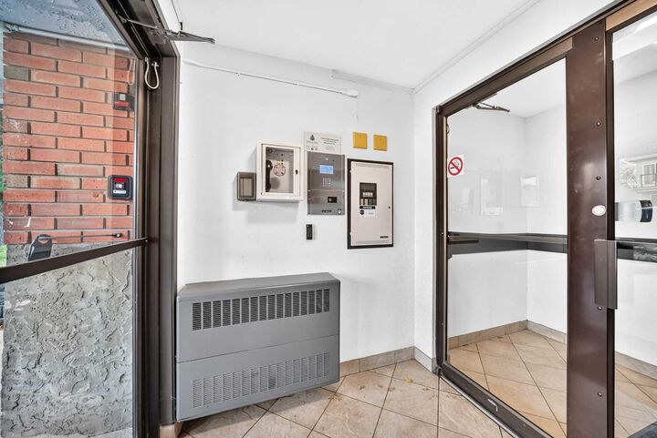 Property Photo:  611 8 Avenue NE 204  AB T2E 6X3 