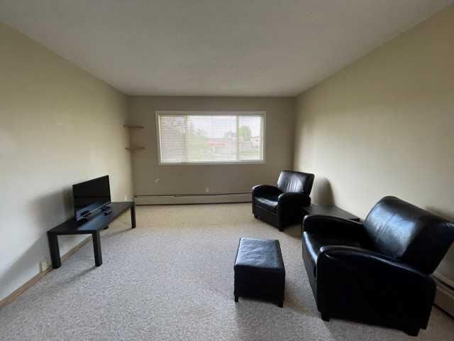 Property Photo:  9515 88 Ave B6  AB T8S 1G6 