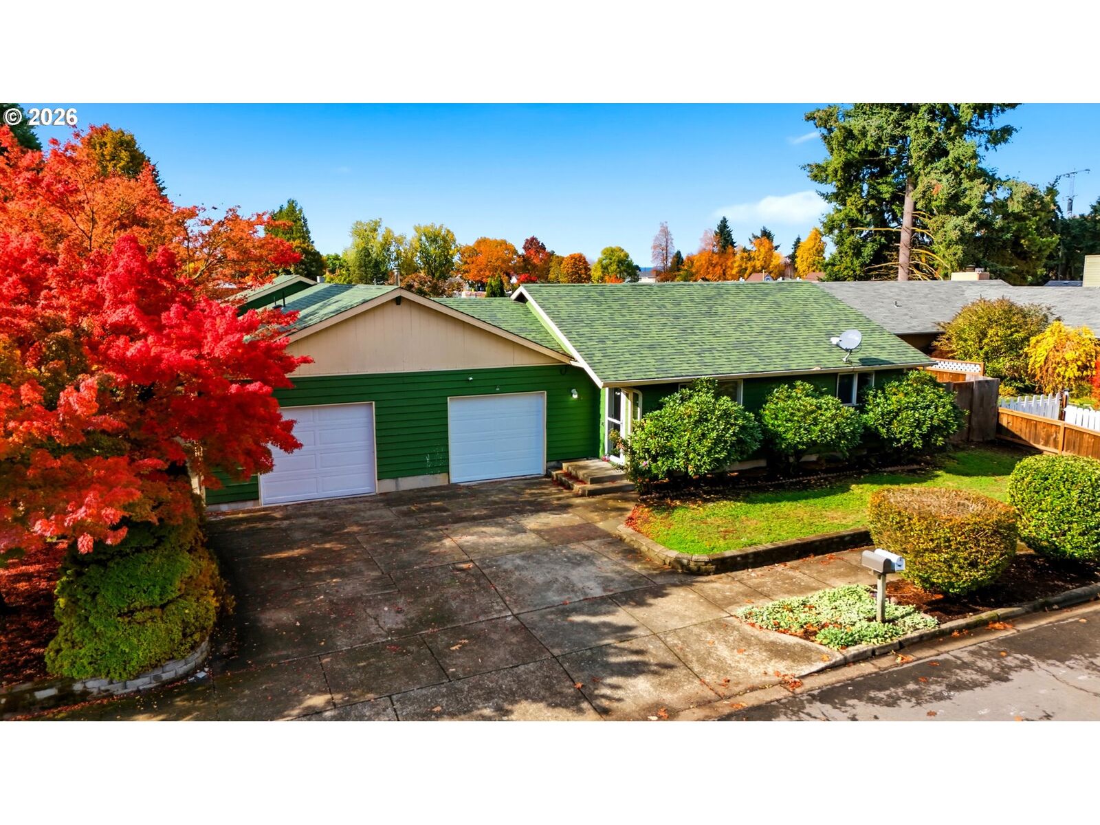Property Photo: 1208 Dola St OR 97402