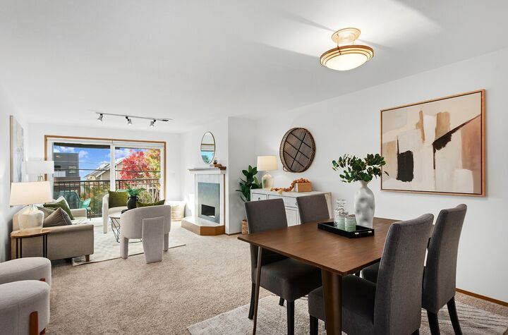 Property Photo:  6910  California Avenue SW 24  WA 98136 
