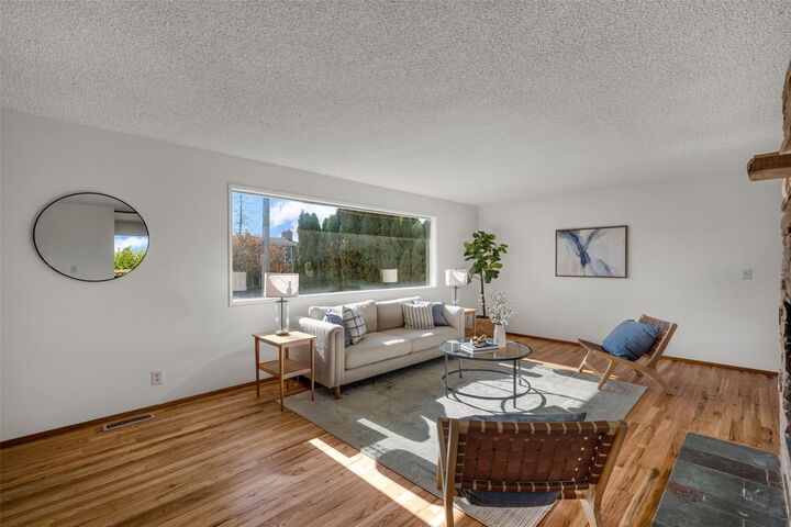 Property Photo: 6214 S 117th Place WA 98178