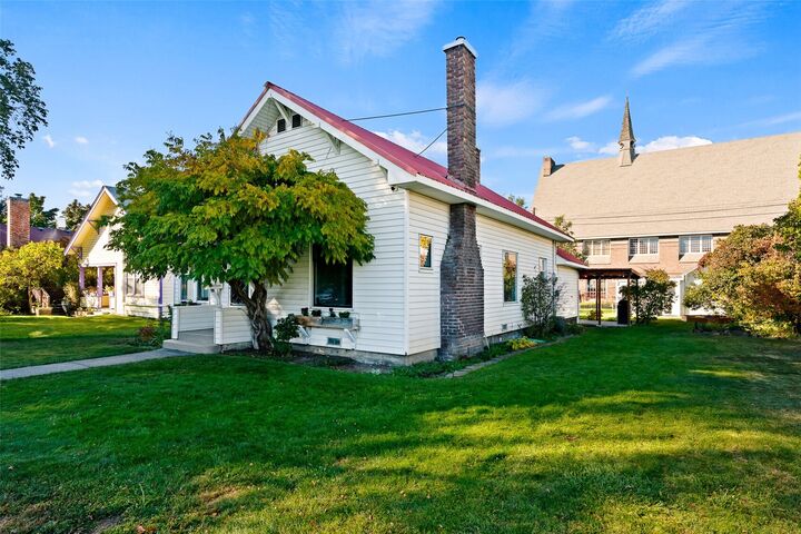 Property Photo:  207 N Sprague Street  WA 98926 
