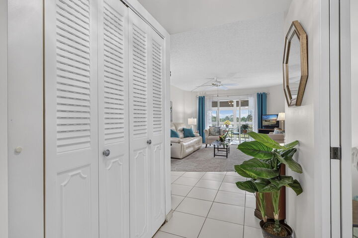 Property Photo:  3959 Via Poinciana 506  FL 33467 