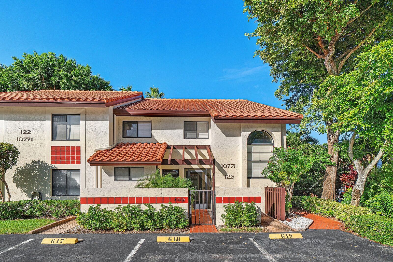 Property Photo:  10771 Palm Lake Avenue 102  FL 33437 