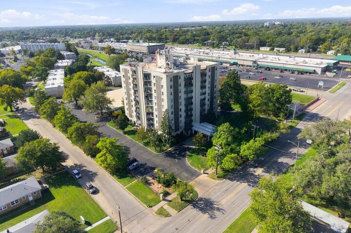 Photo de la propriété: 5051 E Lincoln St Apt 8F KS 67218