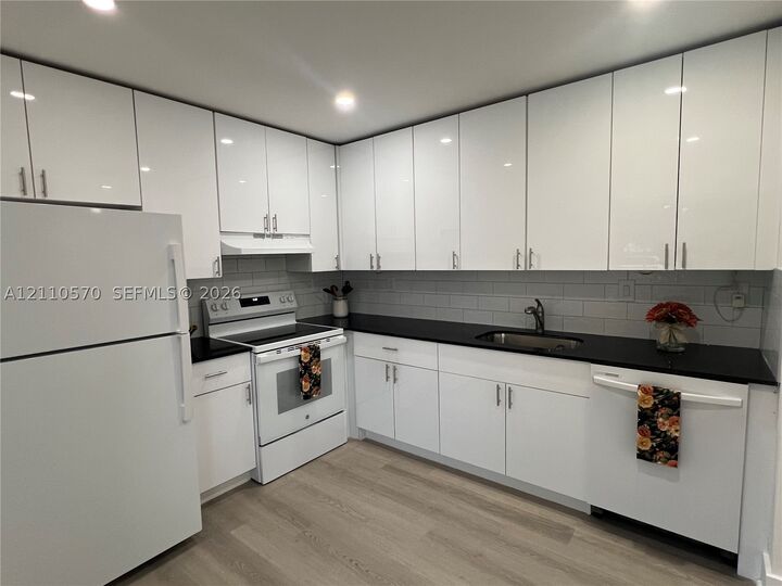 Property Photo:  13771 SW 149th Cir Ln 2-85  FL 33186 