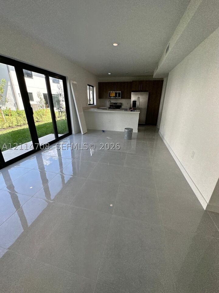 Property Photo:  1160 NW 1st St  FL 33034 