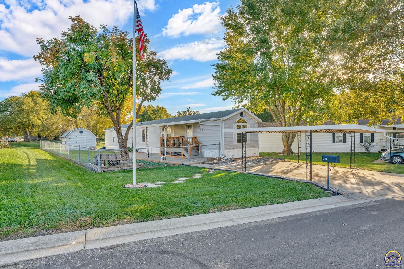 Property Photo:  311 SE 48th St  KS 66609 