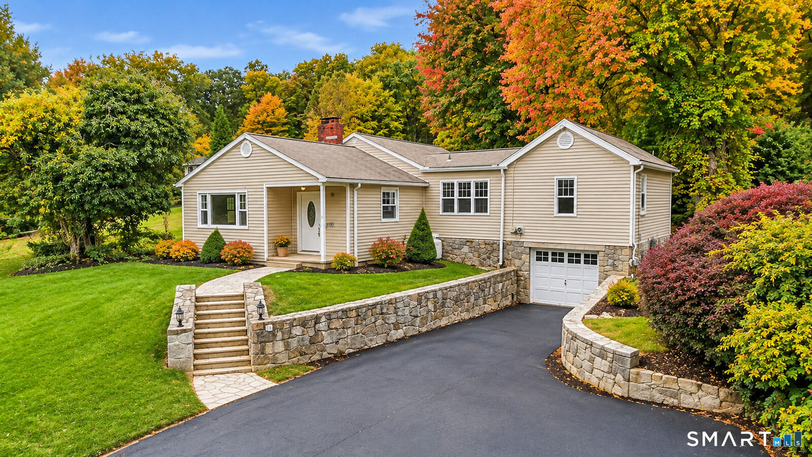 Property Photo:  27 Bissell Place  CT 06483 