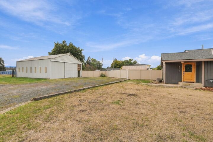 Property Photo: 4305 N Keller Rd WA 99216
