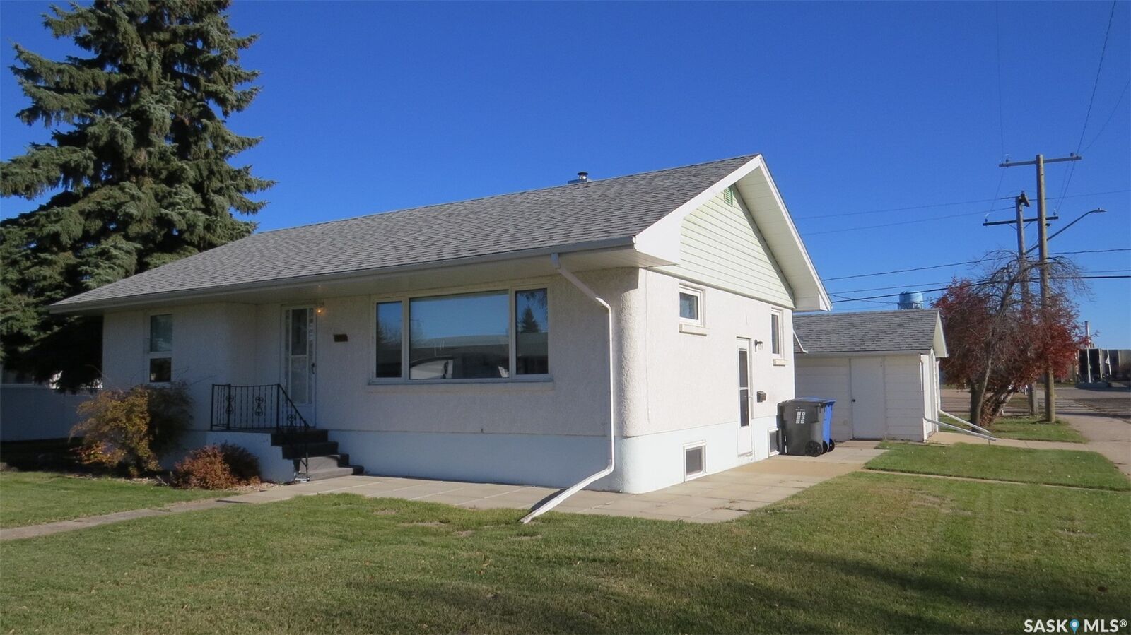 Property Photo: 1006 Main Street SK S0A 2P0