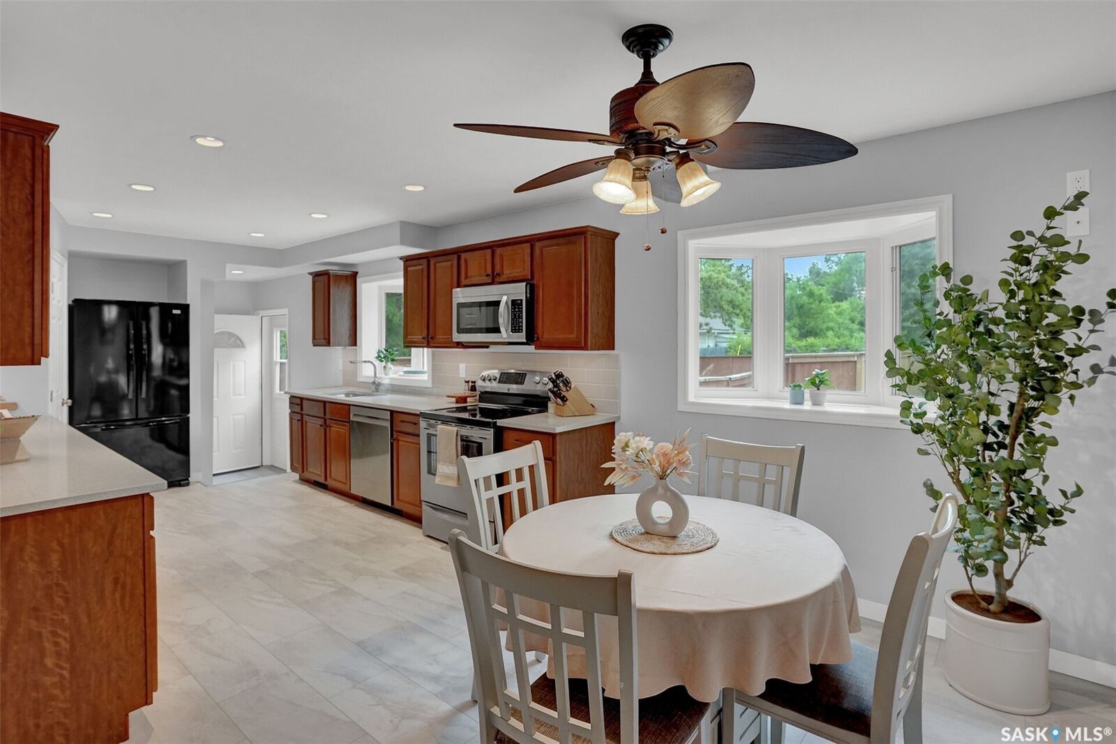 Property Photo:  209 Douglas Avenue E  SK S4N 1H4 