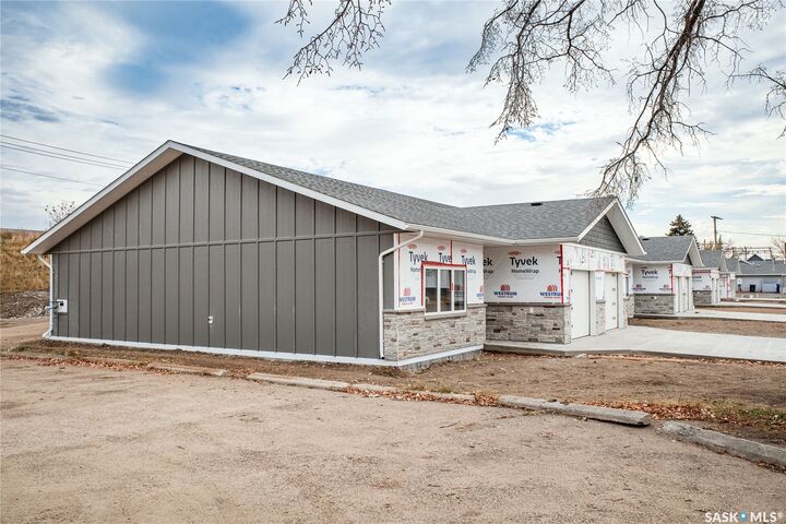 Property Photo:  129 3rd Avenue NE 2  SK S6H 8A9 
