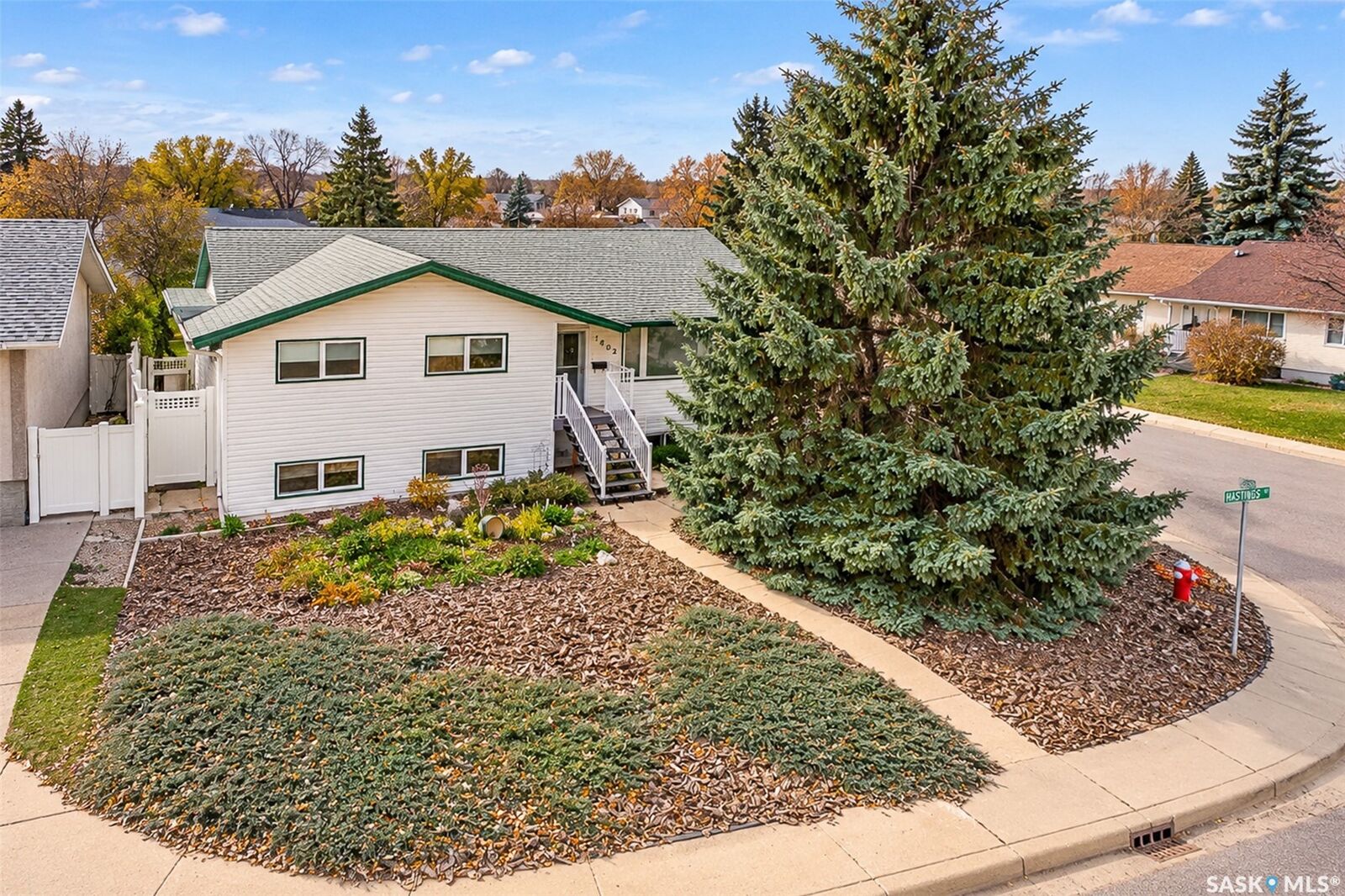 Property Photo:  1402 Hastings Street  SK S6H 6W3 