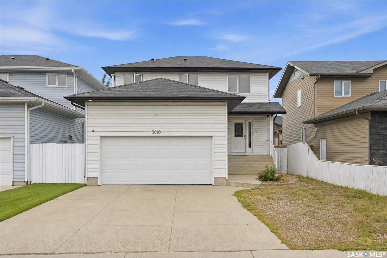 Property Photo:  3010 37th Street W  SK S7L 7H9 