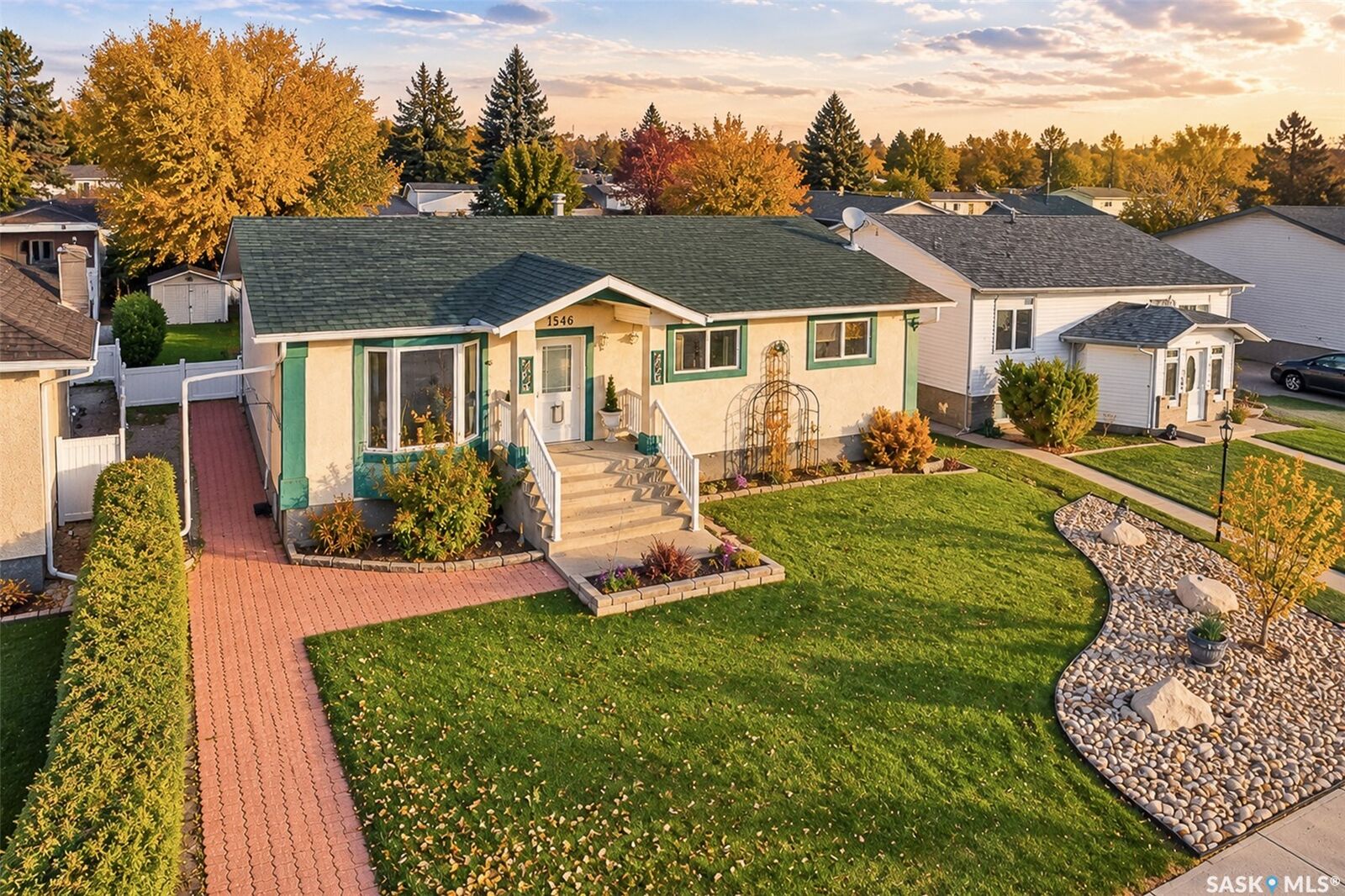 Property Photo:  1546 Athabasca Street W  SK S6H 7K4 